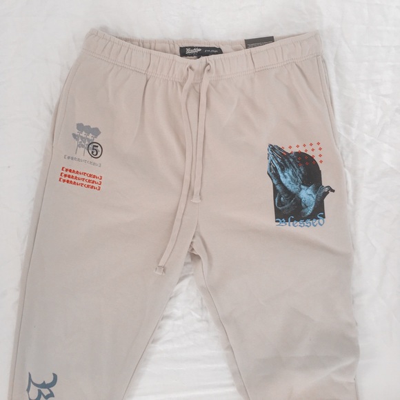 SOLD Graphic oversized sweatpants - Picture 2 of 6